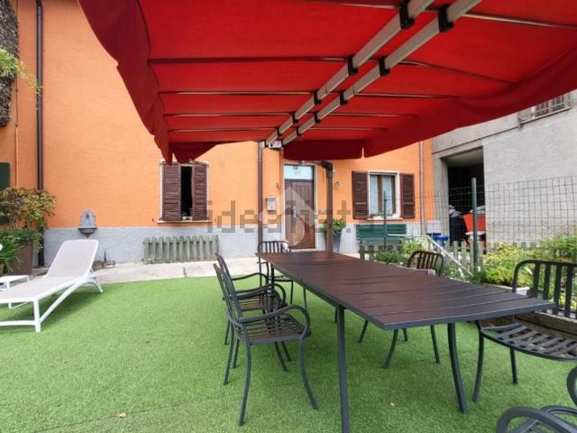 Villetta bifamiliare in vendita di 189 m² in Via Valverde, 45