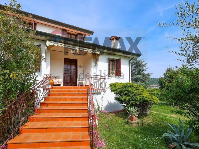 Villetta bifamiliare in vendita di 189 m² in Via Verdi, 93