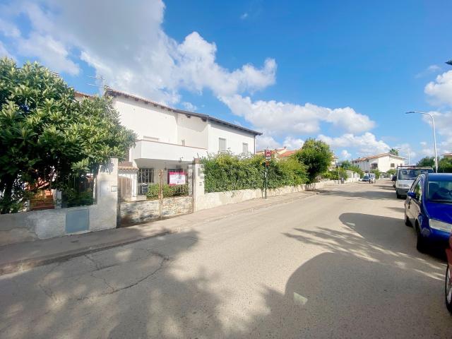Villetta bifamiliare in vendita di 189 m² in Via Efisio Cugia, 7