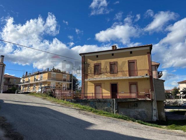 Villetta bifamiliare in vendita di 189 m² in Via Ortonese, 62
