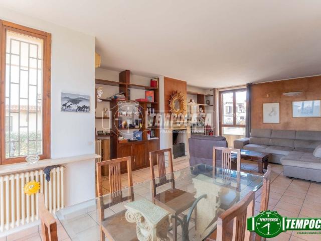 Villetta bifamiliare in vendita di 193 m² in Via Aldo Moro