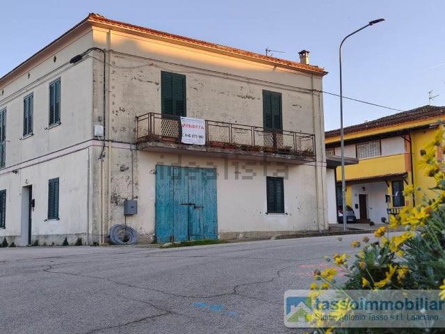 Villetta bifamiliare in vendita di 190 m² in Contrada Civitarese, 35