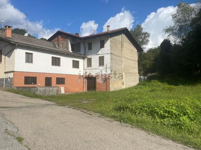 Villetta bifamiliare in vendita di 190 m² in Frazione Molino Savina, 10