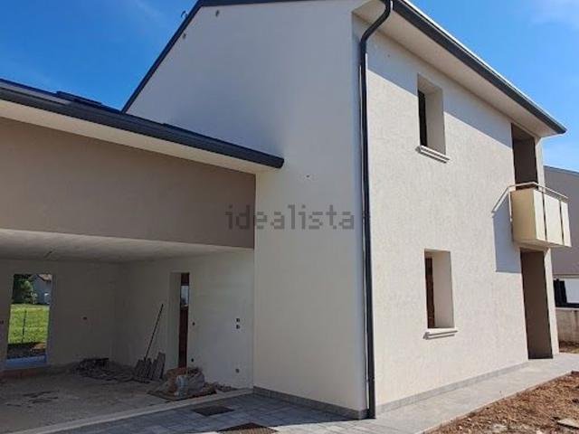 Villetta bifamiliare in vendita di 190 m² in Via Tacchini, 104