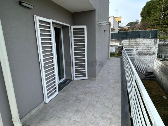 Villetta bifamiliare in vendita di 190 m² in Via Ugo Foscolo, 16