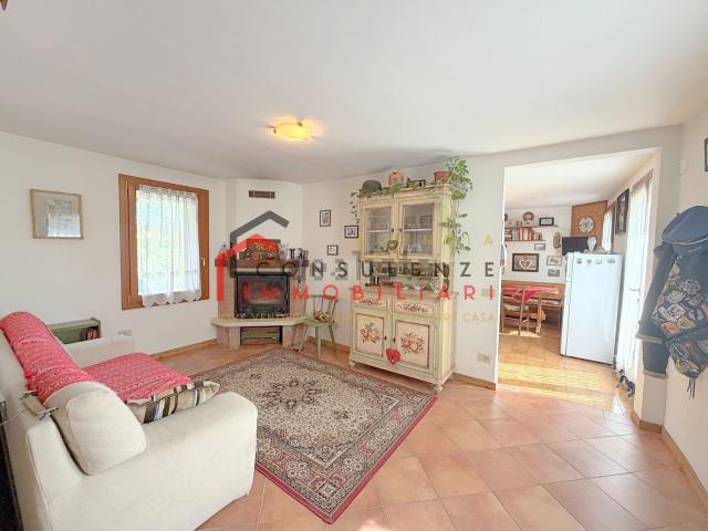 Villetta bifamiliare in vendita di 190 m² in Via X Armata