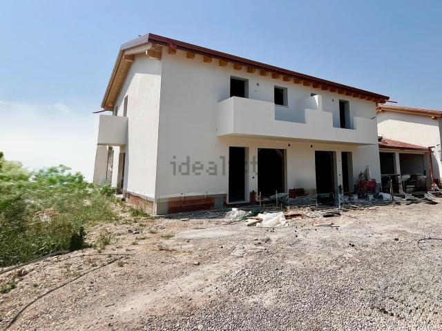 Villetta bifamiliare in vendita di 190 m² in Via Aldrighetti, 12