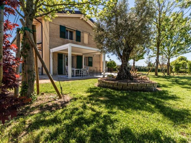 Villetta bifamiliare in vendita di 190 m² in Via Ballina, 2