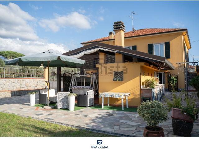 Villetta bifamiliare in vendita di 190 m² in Via Canaletto