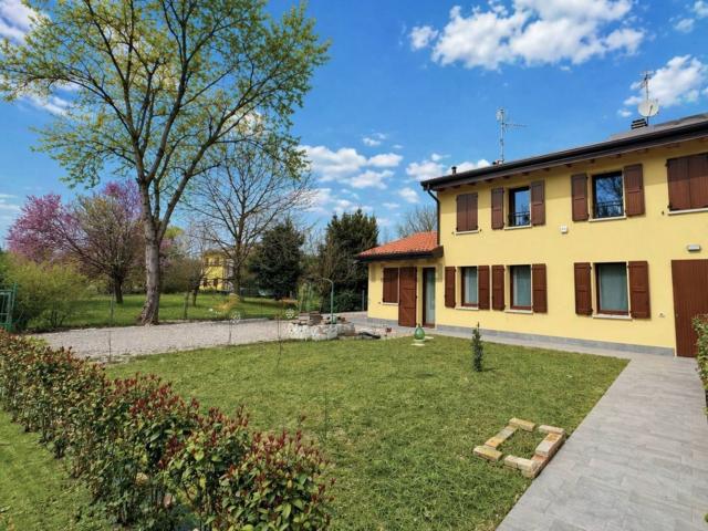 Villetta bifamiliare in vendita di 190 m² in Via Casarino