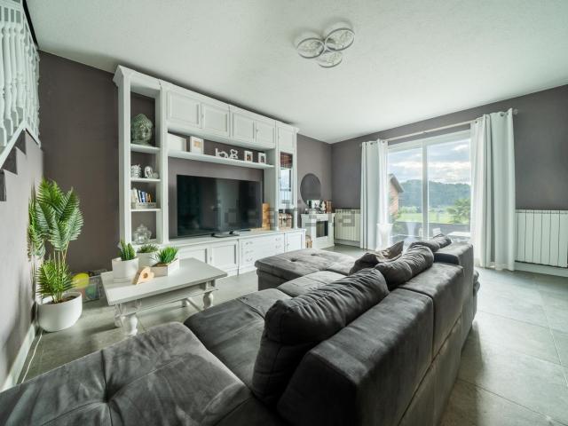 Villetta bifamiliare in vendita di 240 m² in Via Copelli