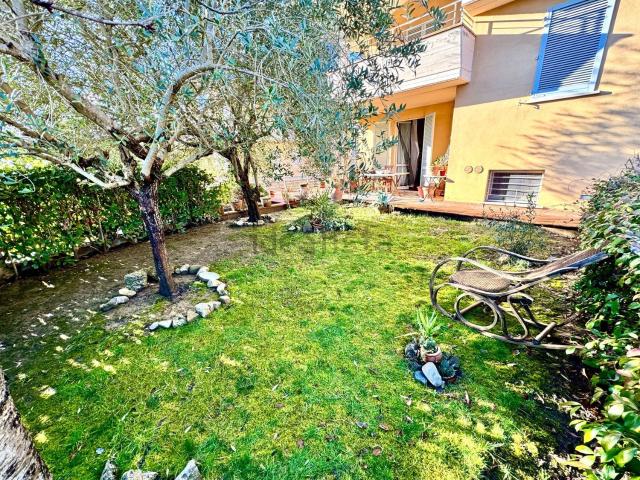 Villetta bifamiliare in vendita di 190 m² in Via del Cesto