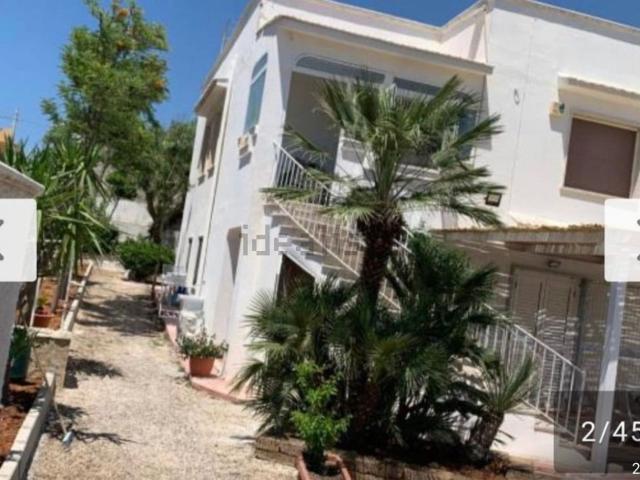 Villetta bifamiliare in vendita di 190 m² in Via delle Viole, 45