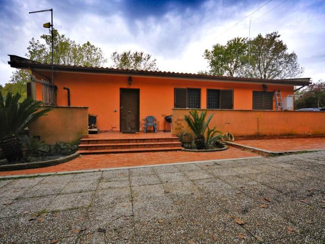 Villetta bifamiliare in vendita di 190 m² in Via di Vallelunga, 39