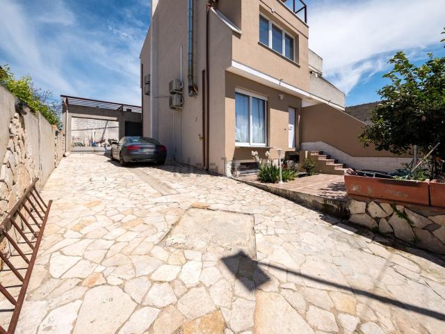 Villetta bifamiliare in vendita di 190 m² in Via Don Lorenzo Milani, 13