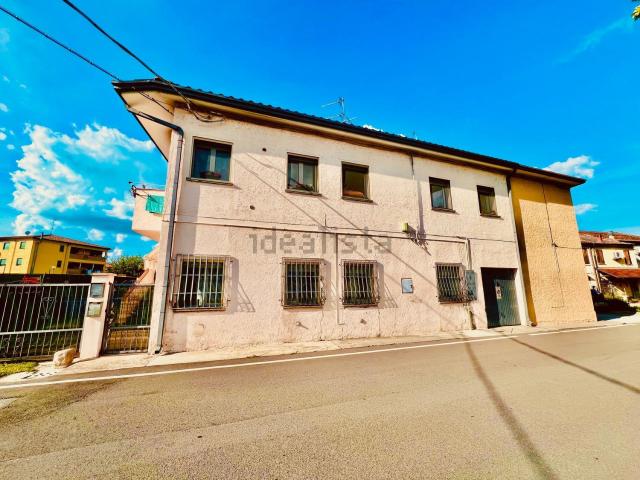 Villetta bifamiliare in vendita di 190 m² in Via Erbe