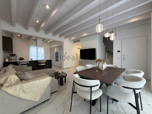 Villetta bifamiliare in vendita di 190 m² in Via Europa