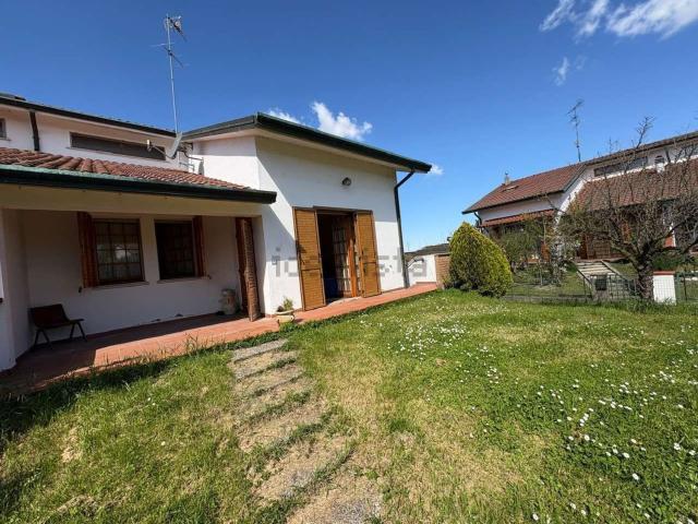 Villetta bifamiliare in vendita di 190 m² in Via Firminianus Consul
