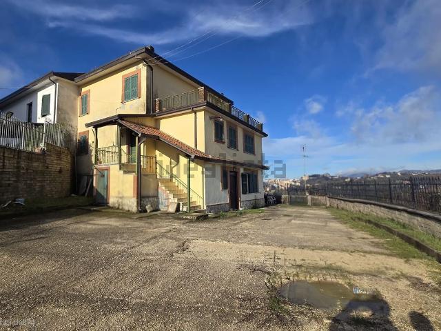Villetta bifamiliare in vendita di 190 m² in Via Forcella, 29