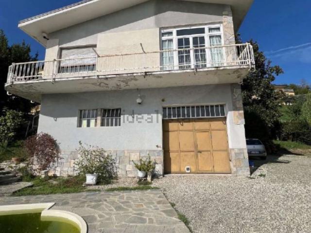 Villetta bifamiliare in vendita di 190 m² in Via Fulvio Mazzucco, 15