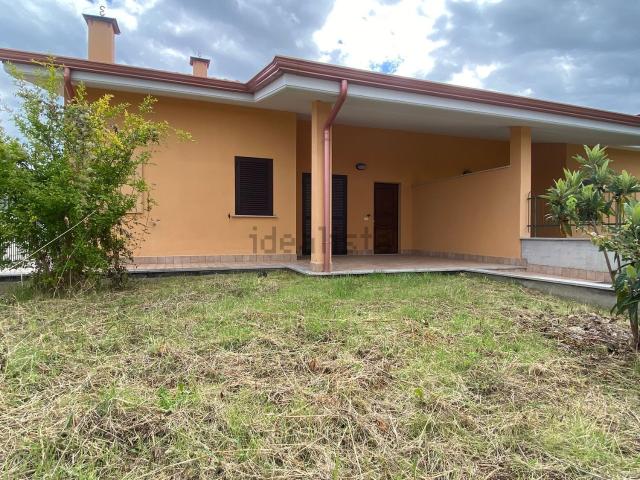 Villetta bifamiliare in vendita di 190 m² in Via Giovanni Boccaccio, 2
