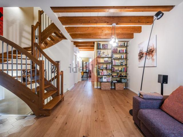 Villetta bifamiliare in vendita di 190 m² in Via Guglielmo Rocchi