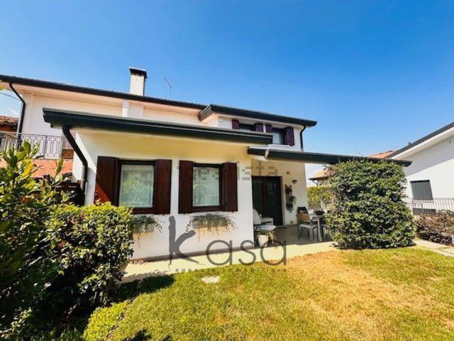 Villetta bifamiliare in vendita di 190 m² in Via Malvolta