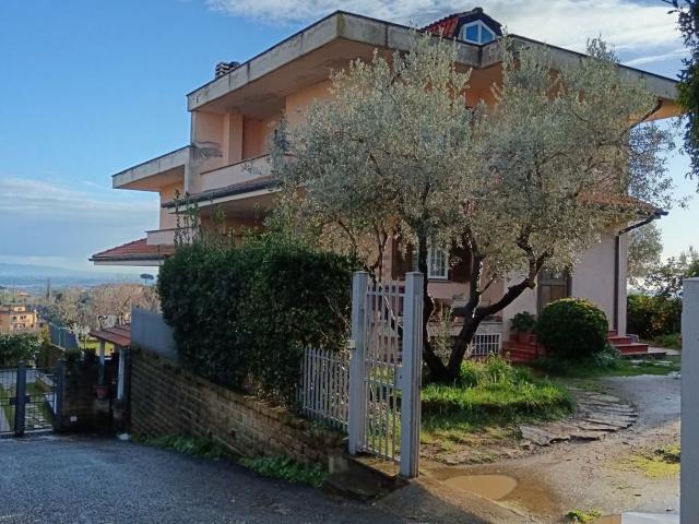 Villetta bifamiliare in vendita di 190 m² in Via Monte Calcara, 7
