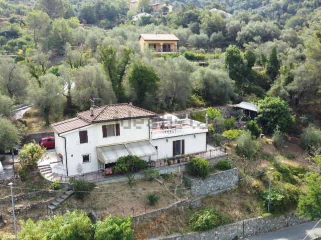 Villetta bifamiliare in vendita di 190 m² in Via orià