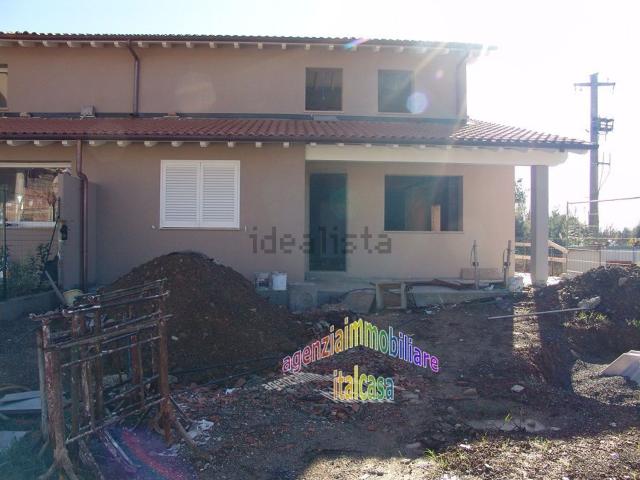 Villetta bifamiliare in vendita di 190 m² in Via Pablo Picasso