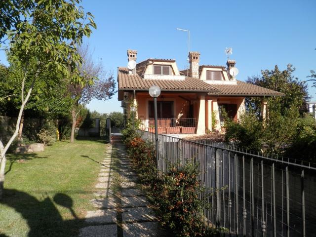 Villetta bifamiliare in vendita di 190 m² in Via Passo dell&apos Allodola, 7
