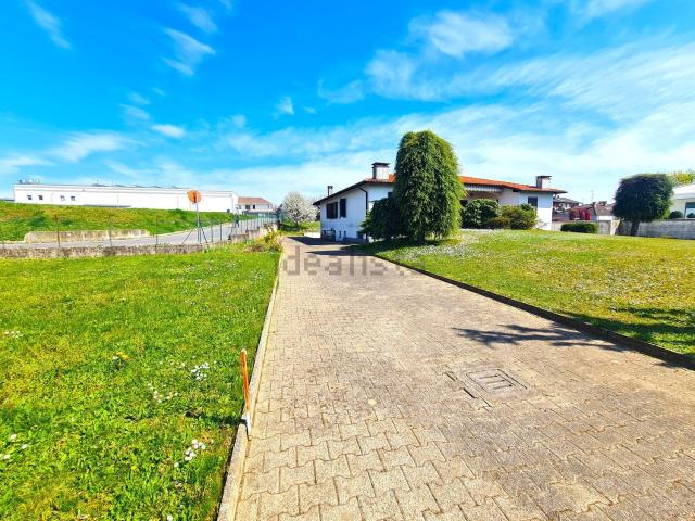 Villetta bifamiliare in vendita di 190 m² in Via Piave