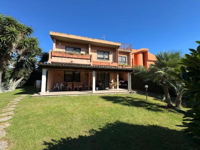 Villetta bifamiliare in vendita di 190 m² in Via Pieve Tesino, 78