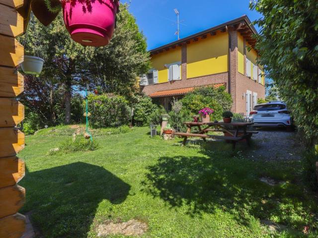 Villetta bifamiliare in vendita di 190 m² in Via Pradalbino, 50