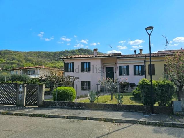 Villetta bifamiliare in vendita di 190 m² in Via San Lorenzo