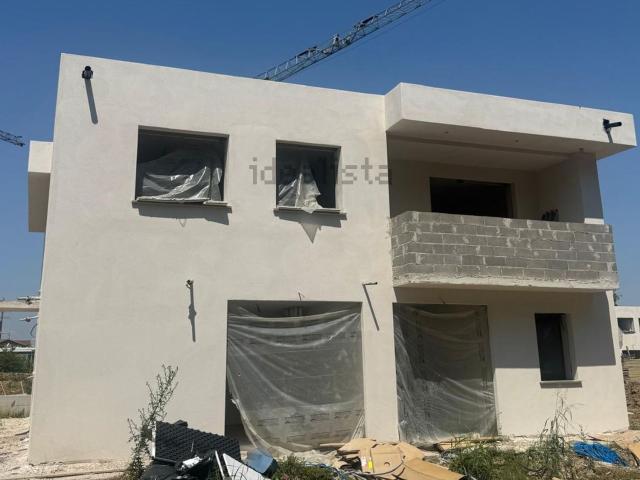 Villetta bifamiliare in vendita di 190 m² in Via Serafino Gasiani