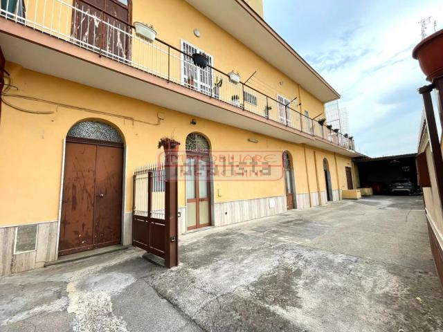 Villetta bifamiliare in vendita di 190 m² in Via Strocchia