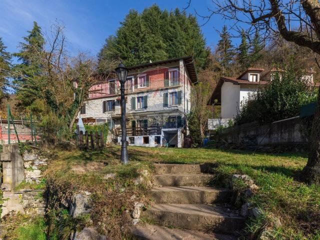 Villetta bifamiliare in vendita di 190 m² in Viale Milano, 40