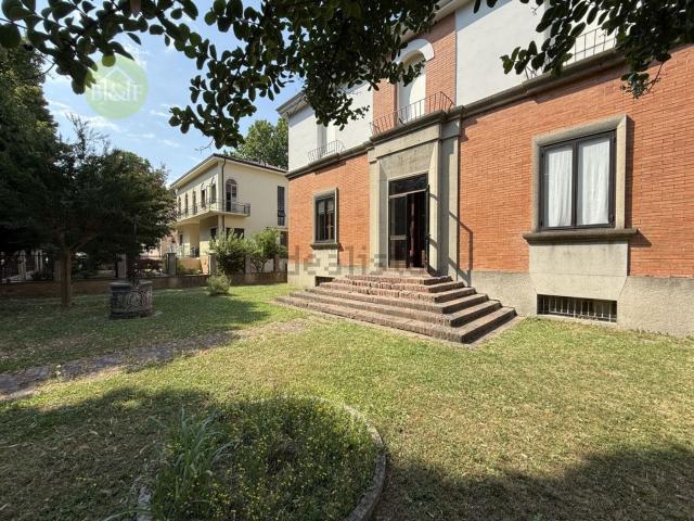 Villetta bifamiliare in vendita di 190 m² in Viale dei Tigli, 11
