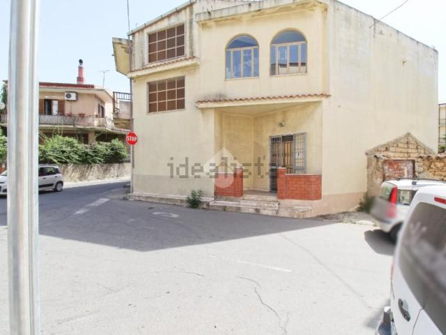Villetta bifamiliare in vendita di 190 m² in Viale Europa, 1