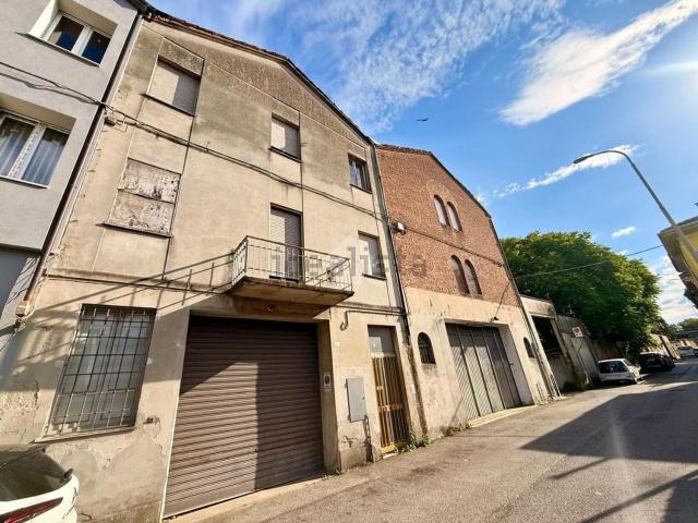Villetta bifamiliare in vendita di 191 m² in Via Zuccari Fermo, 30