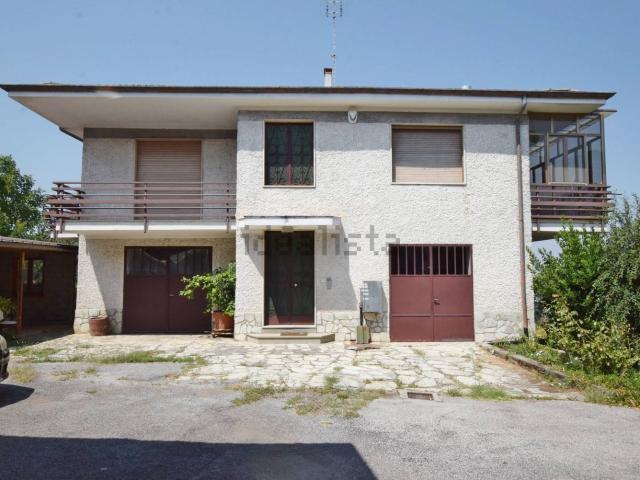 Villetta bifamiliare in vendita di 191 m² in Via Bessone, 14