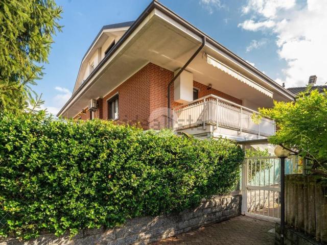 Villetta bifamiliare in vendita di 191 m² in Via Emilio Chiri, 2