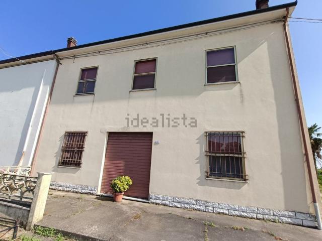 Villetta bifamiliare in vendita di 191 m² in Via Fiumazzo, 462