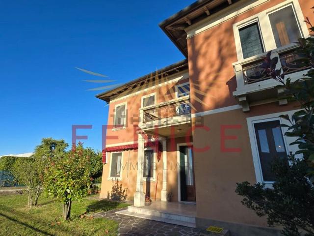 Villetta bifamiliare in vendita di 191 m² in Via Schiavonesca Nuova, 7