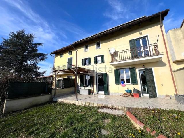 Villetta bifamiliare in vendita di 191 m² in Via Spazzona, 38