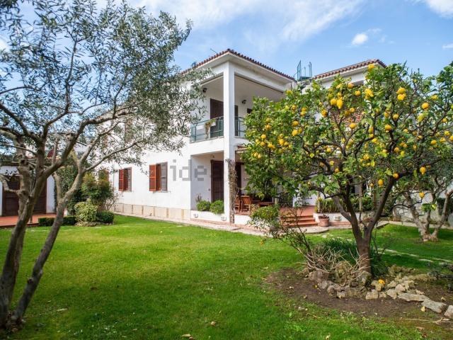 Villetta bifamiliare in vendita di 192 m² in Via V. Veneto, 63