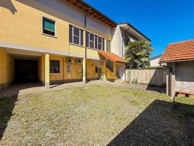 Villetta bifamiliare in vendita di 192 m² in Via Bainsizza, 26