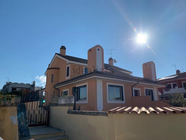 Villetta bifamiliare in vendita di 192 m² in Via delle buganville