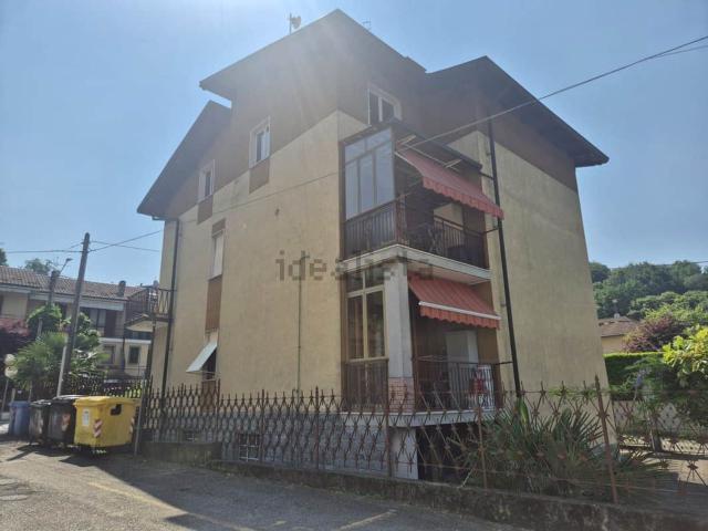 Villetta bifamiliare in vendita di 197 m² in Frazione Rozzo